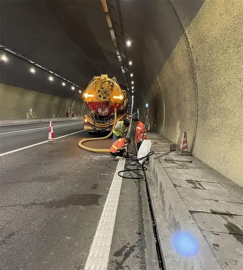 石首隧道排水渠清淤